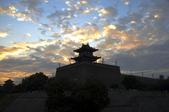 西安明城墻東南城角入夜時分