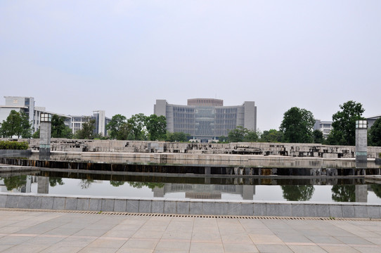 安徽大學(xué) 安大新區(qū)圖書館
