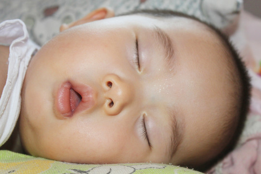 甜睡的嬰兒