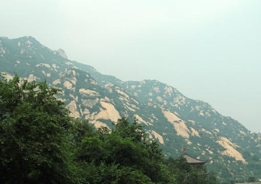 鳳凰嶺景區(qū)奇峰怪石石山