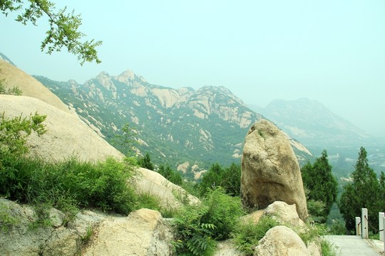 鳳凰嶺景區(qū)奇峰怪石石山