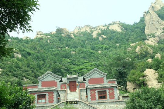 鳳凰嶺景區(qū)石山古剎