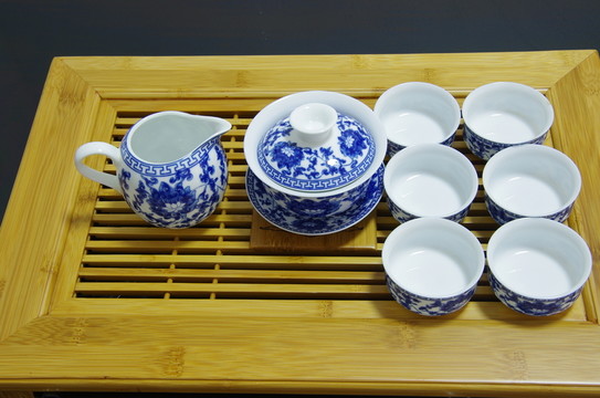 青花瓷茶具