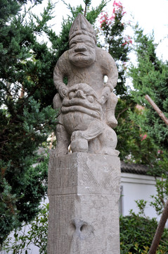 人面獸石雕塑像