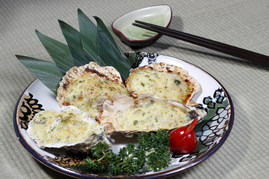日料芝士焗生蠔芝士焗扇貝