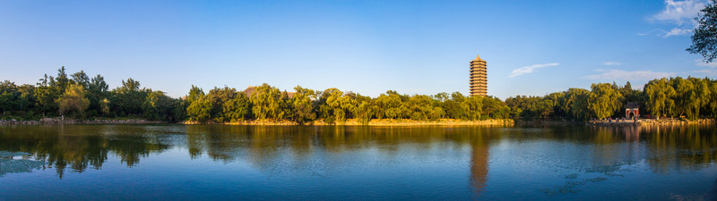 北大未名湖全景