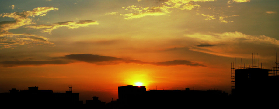 夕陽(yáng)與彩霞