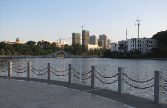 夕陽西下城市公園