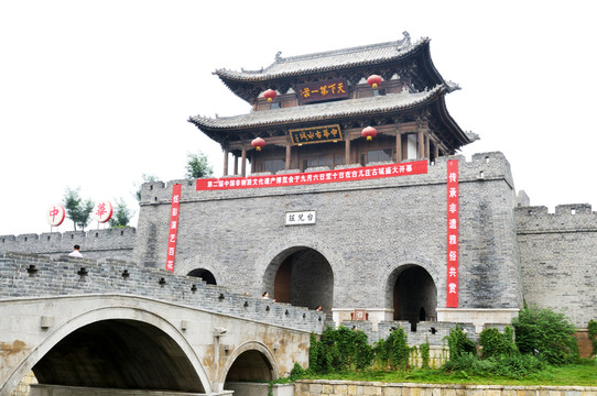 臺兒莊城門