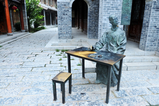 臺(tái)兒莊街頭銅雕像