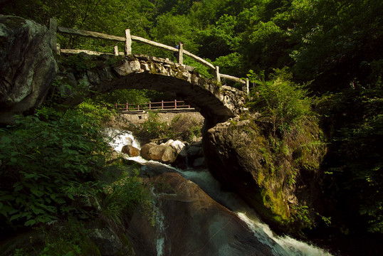 太白山石橋