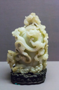 青玉龍鳳尊