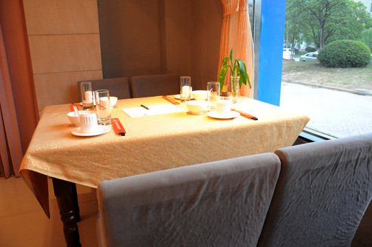 餐桌餐具