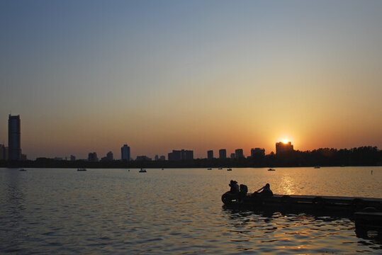 玄武湖夕照