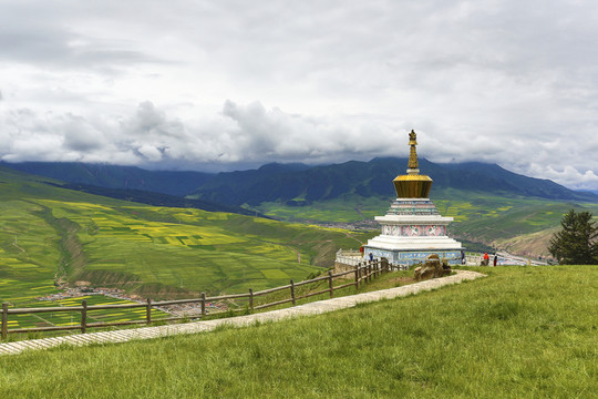 青海祁連山卓爾山白塔