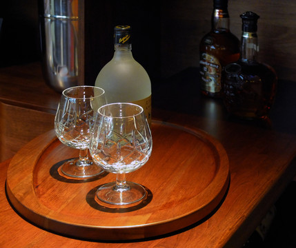 吧臺 洋酒 高腳杯