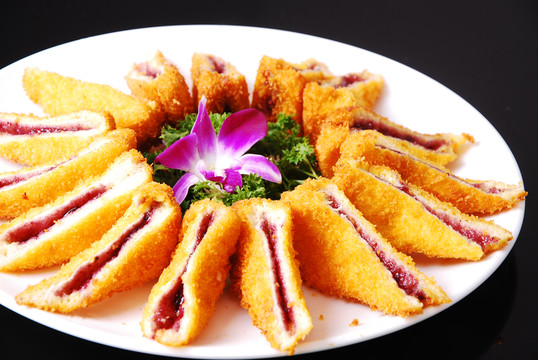果仁藍(lán)梅角