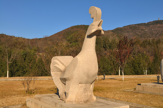 北京蟒山生肖石雕雞