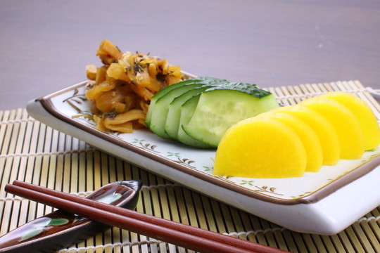 霉干菜黃瓜片腌蘿卜