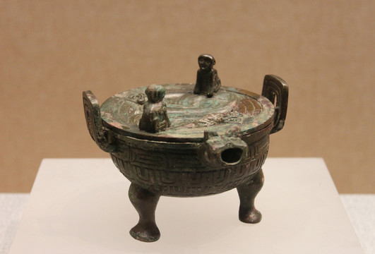 重環(huán)紋匜鼎