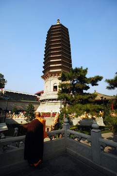 八大處?kù)`光寺佛牙舍利塔