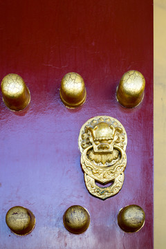 宮門(mén)中國(guó)紅大門(mén)輔首