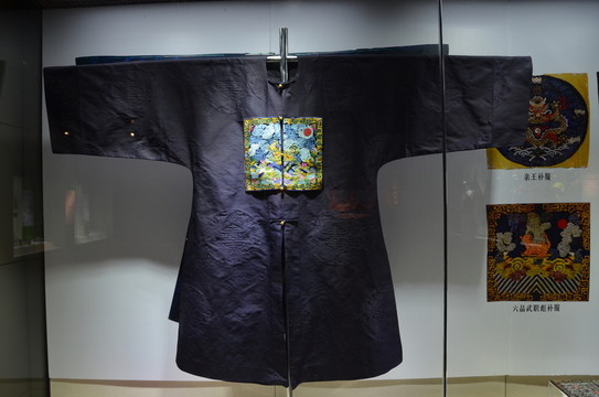 民族服飾少數(shù)民族服飾特色工藝