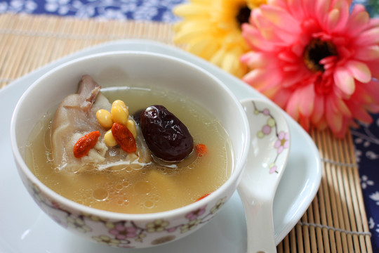 豬手紅棗黃豆湯