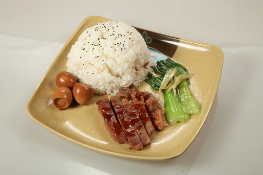 鹵蛋雞排飯