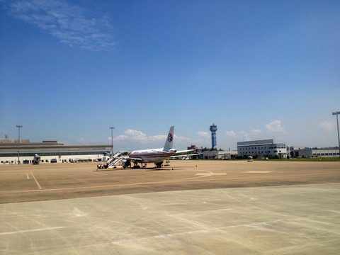 飛機(jī)場 航站樓 跑道 航空服務(wù)