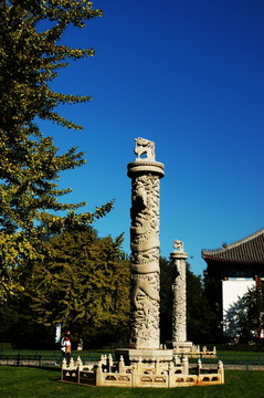 北京大學(xué)外文樓前的華表