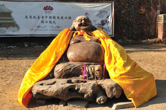北京戒臺(tái)寺千佛閣遺址前彌勒佛