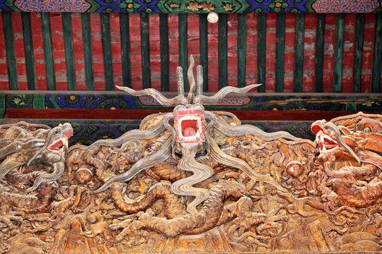 北京戒臺(tái)寺明王殿龍木雕