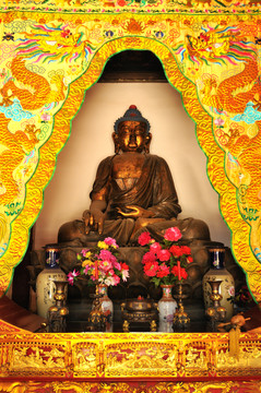 北京戒臺寺藥師佛塑像