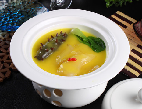 魚(yú)唇燴海參