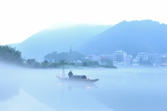 建德 下涯 晨霧 漁民 漁船