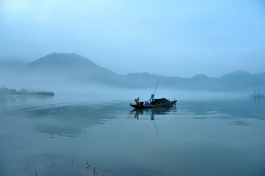 建德 下涯 晨霧 漁船 打漁