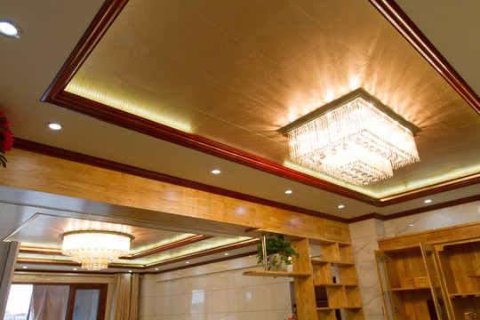 現(xiàn)代家居 餐廳吊頂?shù)鯚? style=