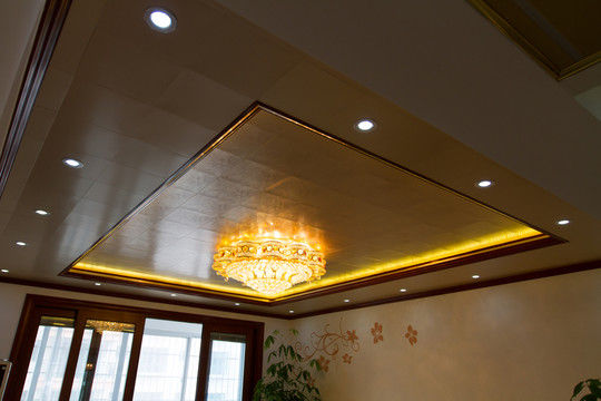 現(xiàn)代家居 客廳吊頂?shù)鯚? loading=