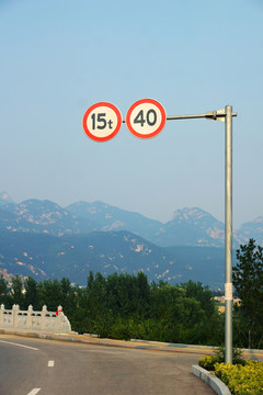 橋頭禁止標(biāo)志