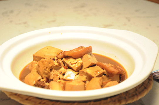 土豬肉燒豆腐