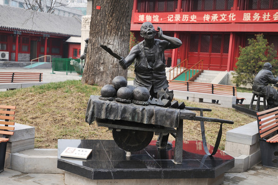 老北京风情街头雕塑