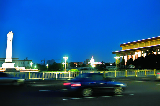 晨的廣場(chǎng)