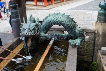 銅雕龍