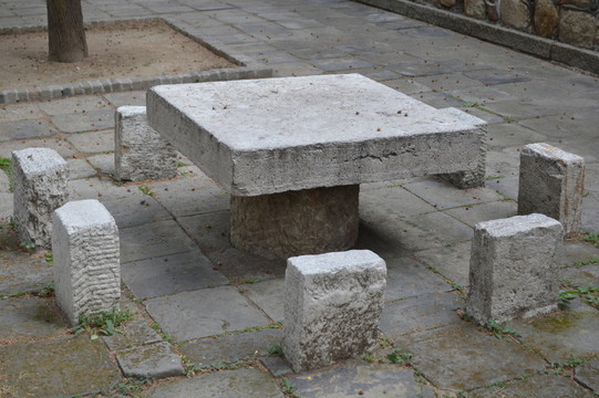 石桌石椅