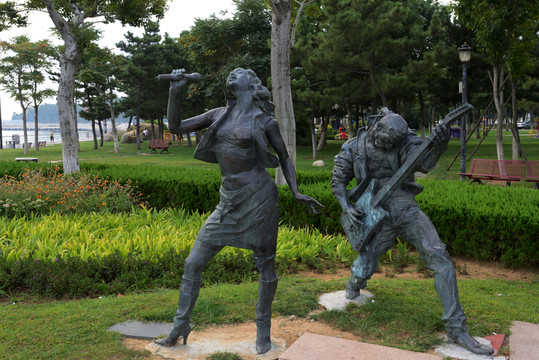 威海幸福公園銅雕像