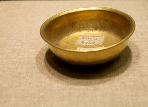 北京故宮珍寶館藏品金光素碗