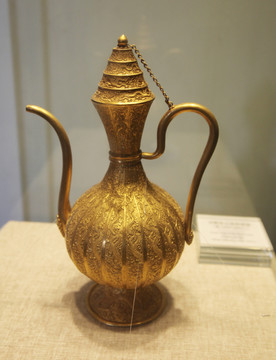 故宮珍寶館藏品金鏨云龍紋執(zhí)壺