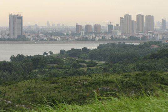滁州早晨 山川城市樓群