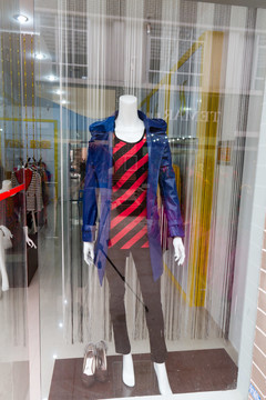 時尚女裝店 櫥窗 服裝模特